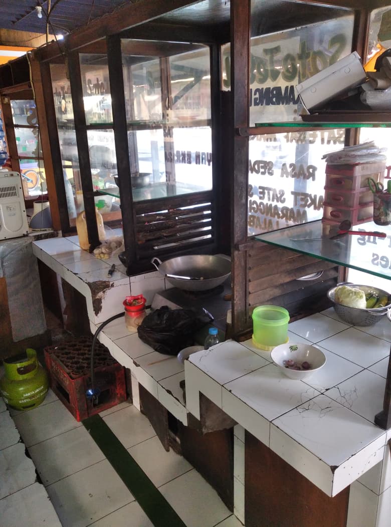 Tim Dapur Warteg Hegar yang Ramah