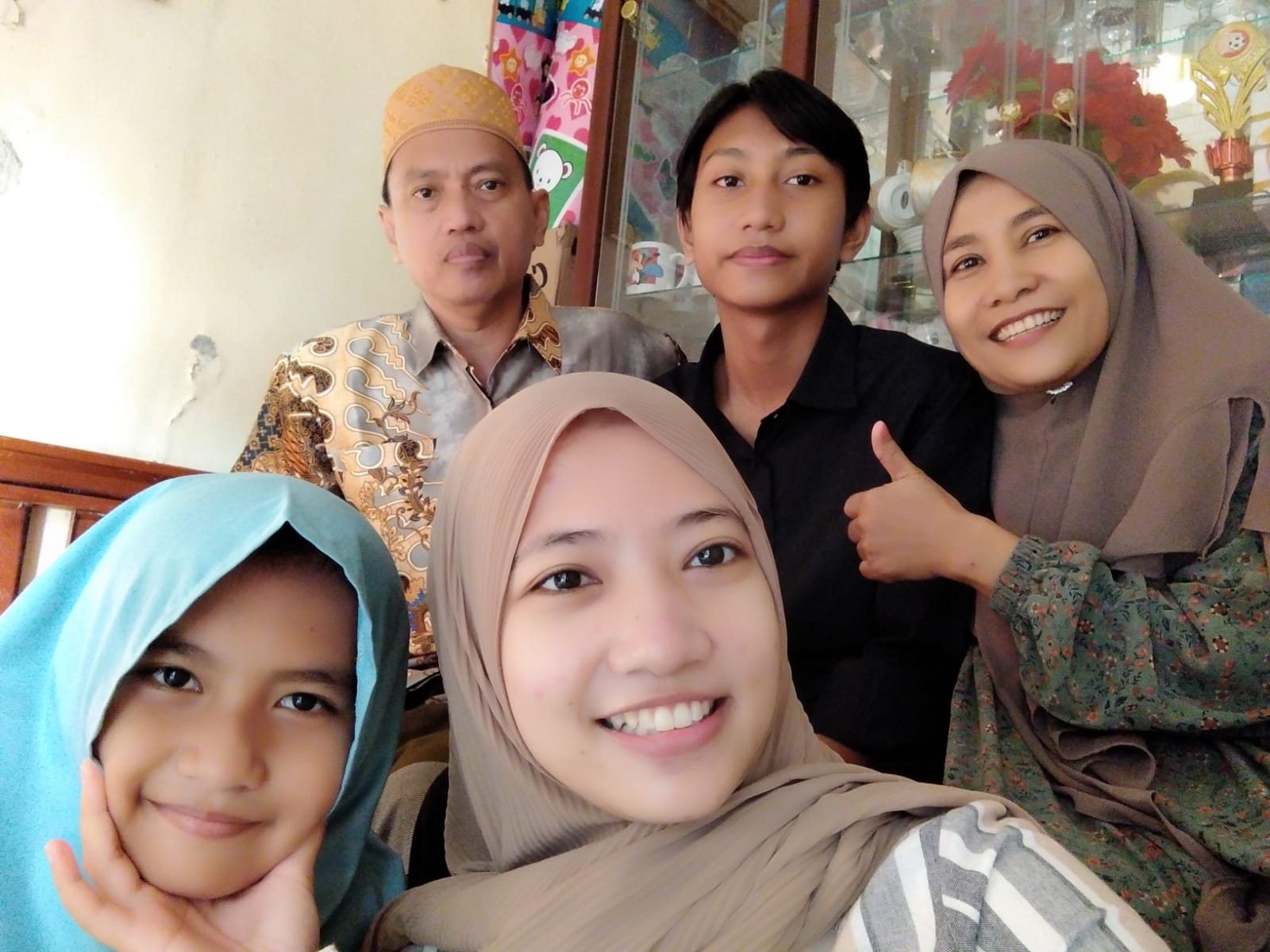 Keluarga Warteg Hegar